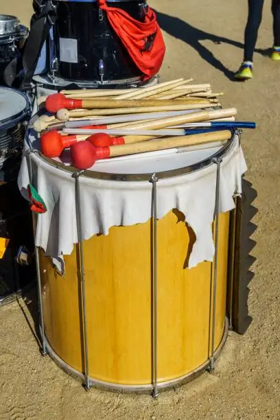 Hand-drum percussion instrument with drumstick.