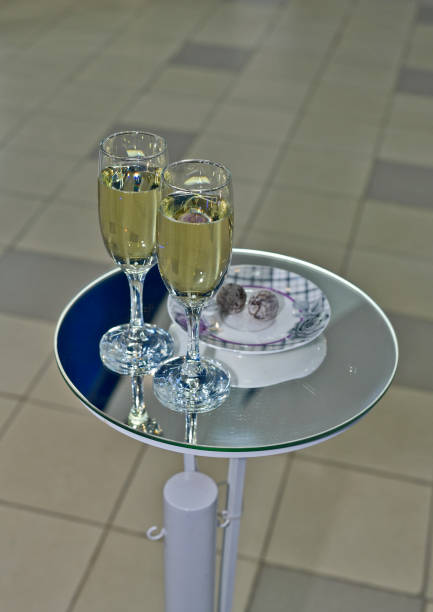 istock Two glasses of champagne 1497939794