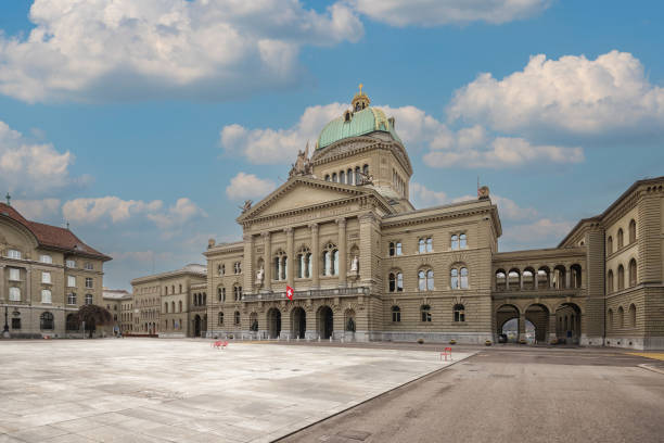 palacio federal en berna, suiza - berne swiss culture parliament building switzerland fotografías e imágenes de stock