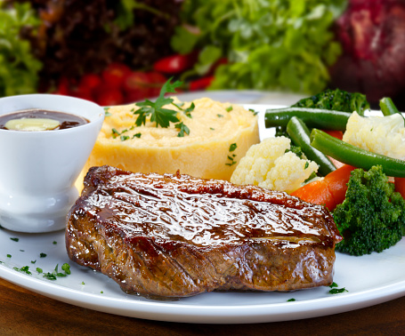 Picanha with mashed potato and vegetables