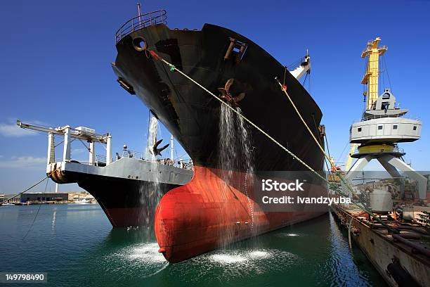 Statek W Porcie - zdjęcia stockowe i więcej obrazów Barka - Statek przemysłowy - Barka - Statek przemysłowy, Fala - Woda, Fotografika
