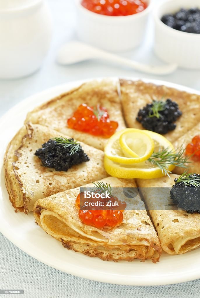 Tradicional russo Panquecas com caviar - Royalty-free Amarelo Foto de stock