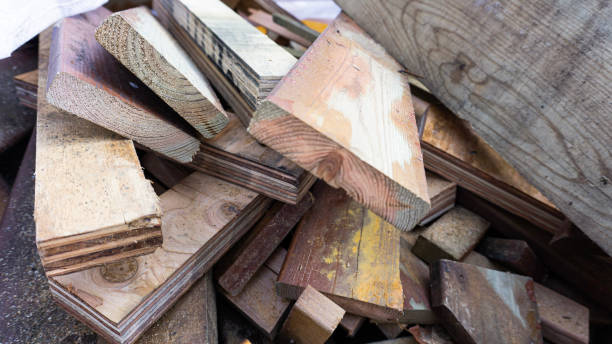 istock wood shavings and scrap wood 1498142373