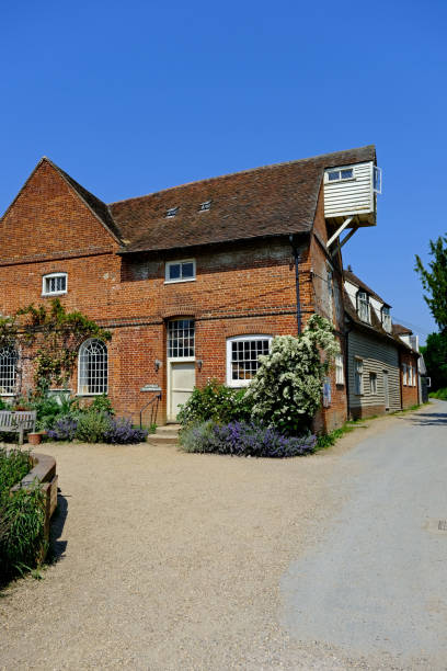 molino de flatford. casa del pintor paisajista inglés john constable, suffolk - john constable fotografías e imágenes de stock