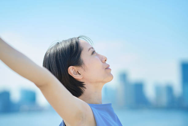 istock A woman with a relaxed expression under the blue sky 1498160329