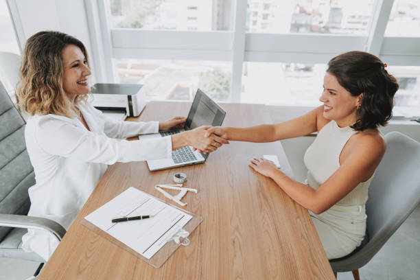 istock Nutritionist attending patient 1498161212