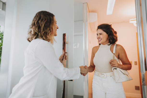 istock Woman arriving at the doctor's office shake hands 1498161224