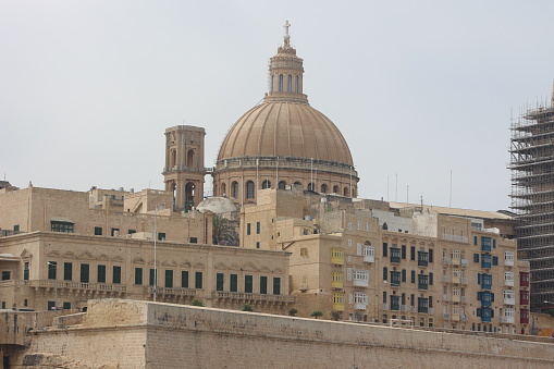 This photo of the Valletta Citadel in Malta shows a panoramic view of the walled city with its impressive baroque and renaissance architecture. St John's Cathedral, palaces and cobbled streets are just some of the details that can be seen. An image that reflects the rich history and culture of the city\