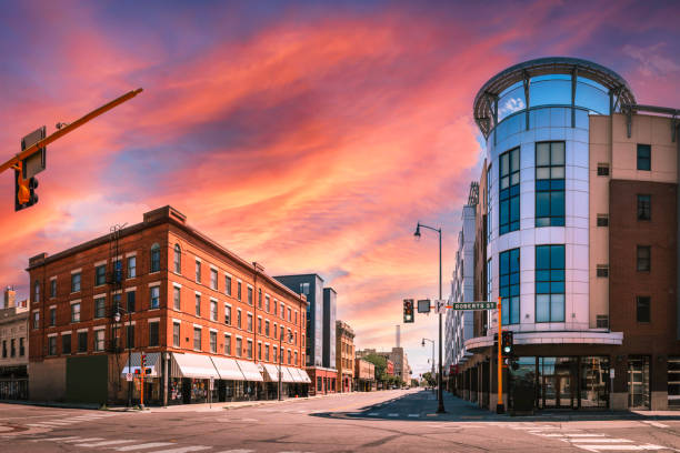 파고 시티 다운타운 스카이라인과 노스다코타의 현대적이고 빈티지한 역사적인 건물 - north dakota 뉴스 사진 이미지