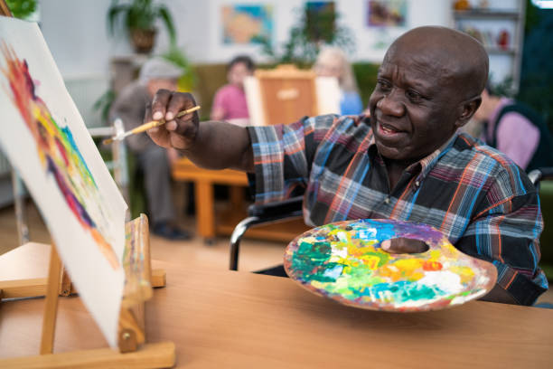 istock Seniors painting for occupational therapy 1498174813
