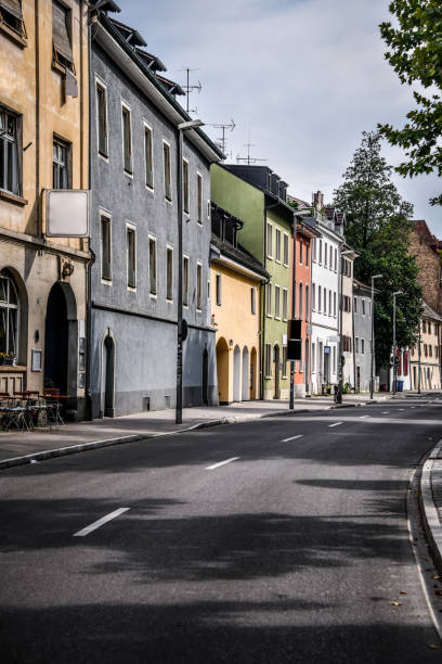 rua vazia no centro de konstanz, alemanha - hindenburg - fotografias e filmes do acervo