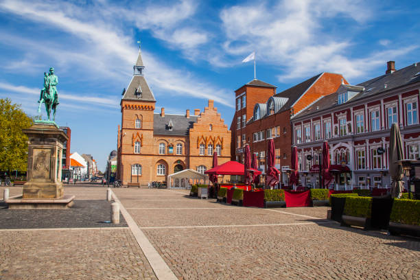 |historisches zentrum mit marktplatz, esbjerg, jütland, dänemark, europa - esbjerg stock-fotos und bilder