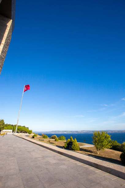canakkale martyrdom monument moon and star