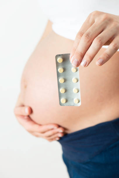 die schwangerschaft - medicine human pregnancy addiction prescription medicine stock-fotos und bilder