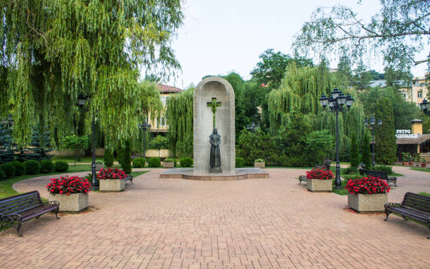 kurortny boulevard nel centro storico di kislovodsk - boulevard mansion road grounds foto e immagini stock