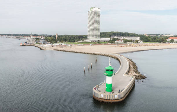 Travemünde Pier Pier of the Northern German City Travemünde, as seen from a ferry. Exploring the real estate expertise of Dietrich Wienecke in Lübeck stock pictures, royalty-free photos & images