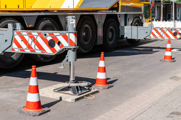 istock Car tower crane support on the roadway. 1498249321