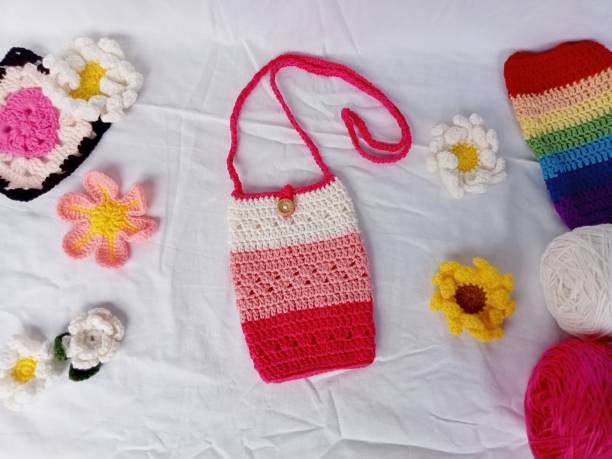 istock Crochet phone bag pattern tone pink background texture 1498255594