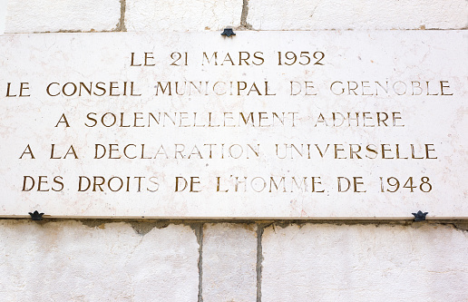 Grenoble, France: A memorial plaque in Old Town Grenoble commemorating Grenoble’s adherence (in 1952) to the United Nation’s 1948 Universal Declaration of Human Rights (UDHR).