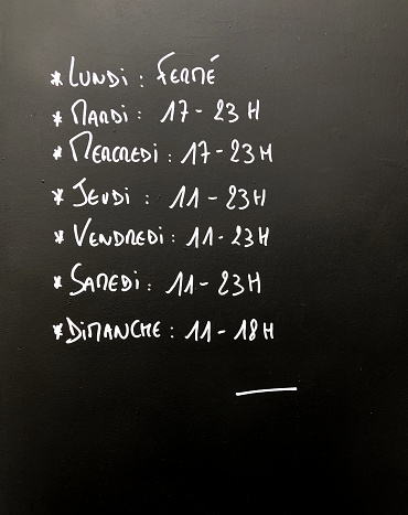 France: Handwritten Blackboard Sign with Daily/Weekly Opening Hours