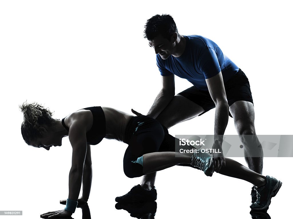 Мужчина, женщина, осуществляющие ноги тренировки фитнес - Стоковые фото Aerobics роялти-фри