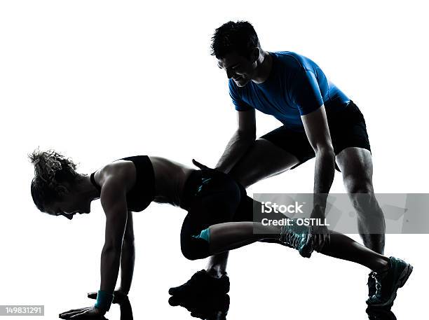 Мужчина Женщина Осуществляющие Ноги Тренировки Фитнес — стоковые фотографии и другие картинки Aerobics