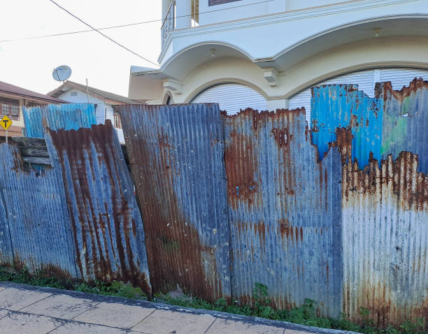 istock zinc fence. 1498315322
