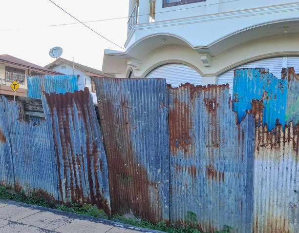 istock zinc fence. 1498315328