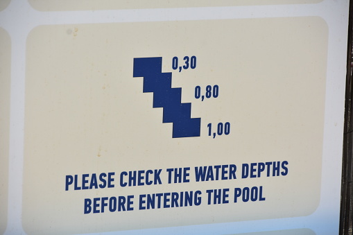 Instruction signs in the pool
