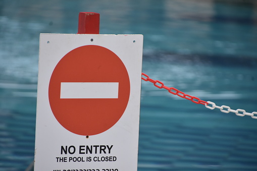 NO ENTRY- THE POOL IS CLOSED