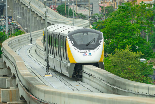monorraíl elevado de la línea amarilla mrt - bangkok mass transit system fotografías e imágenes de stock