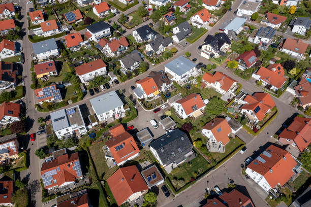 istock Houses from above 1498348850