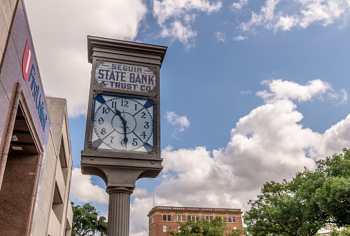 Seguin, Texas, USA. 31 May 2023. Seguin State Bank and Trust Co Clock