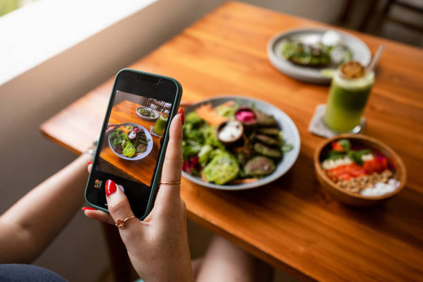 istock Taking a Foodie 1498418822