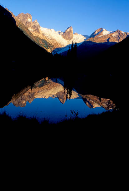 ブリティッシュコロンビア州 荒野, カナダ - adamant mountains ストックフォトと画像