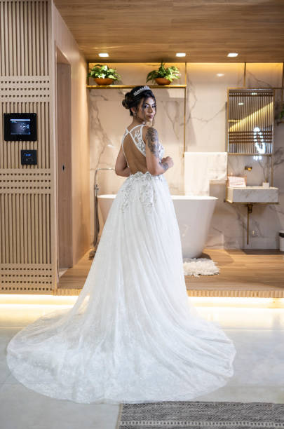 istock Latin woman dressed as a bride 1498529561