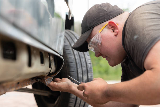 istock Auto mechanic repairs an old car. 1498593879