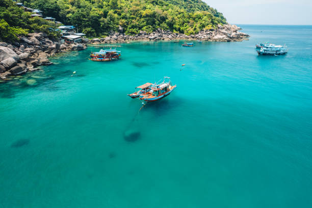 istock Bay and boat trips at Koh Tao 1498597329
