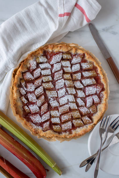 istock rhubarb tart cake 1498598954