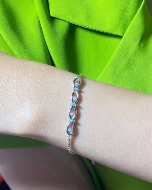 istock luxury diamond jewelry ring earing necklet bracelet 1498602999