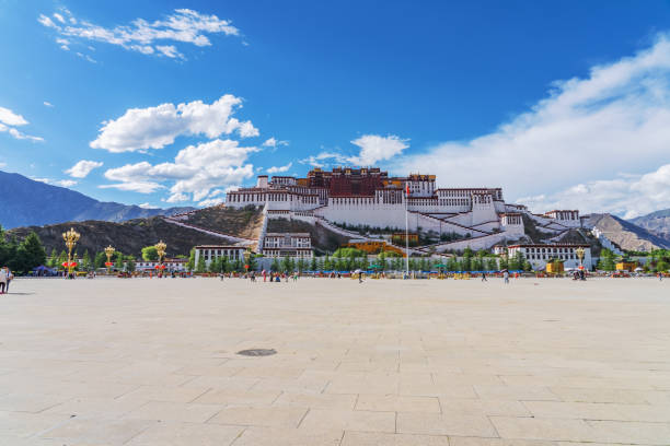 potala palace, square and street view in lhasa, tibet autonomous region, china - stupa royal stupa local landmark national landmark imagens e fotografias de stock