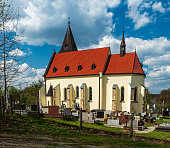 kirche-mit-friedhof-im-dorf-puncow-in-polen.jpg?b=1&s=170x170&k=20&c=TftBl3Dw4bIZrolL7lEXaOle1ds92UUJYwjhRQzAHkY=
