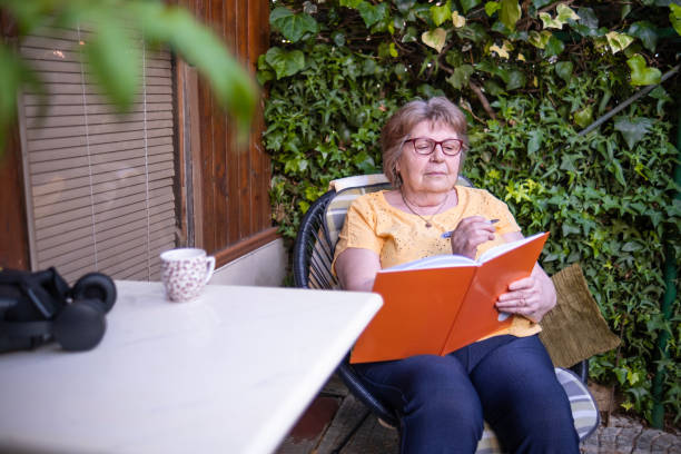 istock Writing down heart rate and other measures after using interactive medical record 1498664368