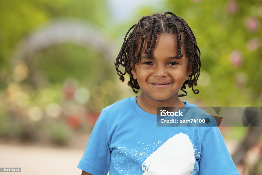 Retrato de um bonito rapaz afro-americano - Royalty-free Afro-americano Foto de stock