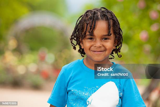 Retrato De Um Bonito Rapaz Afroamericano - Fotografias de stock e mais imagens de Afro-americano - Afro-americano, Criança, Felicidade