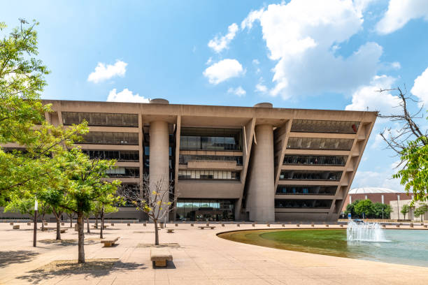 istock Fountain in front of Dallas City Hall 1498706638
