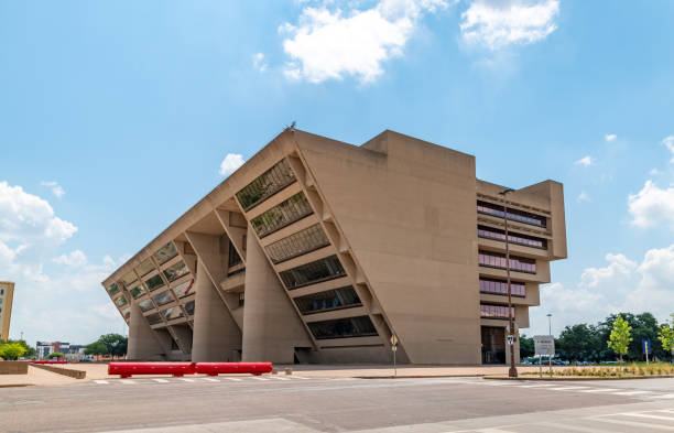 istock Dallas City Hall Building 1498706720