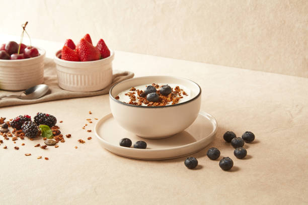 zdravá výživa, jogurt s ovocem - jogurt fotky - stock snímky, obrázky a fotky