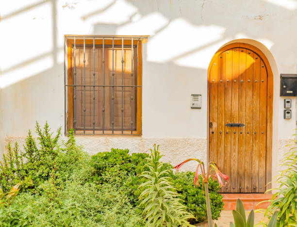 istock Andalusian town facade with window 1498724279