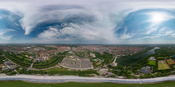 vue panoramique aérienne du stade de hanovre et de mashsee - geometric shape famous place europe three dimensional shape photos et images de collection